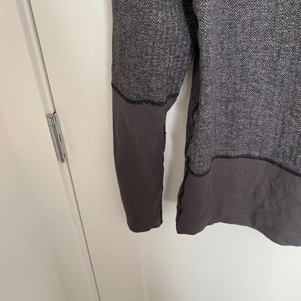 Lululemon Womens Long Sleeve 1/2 Zip Heathered Black/Gray Size 6 - Picture 4 of 7